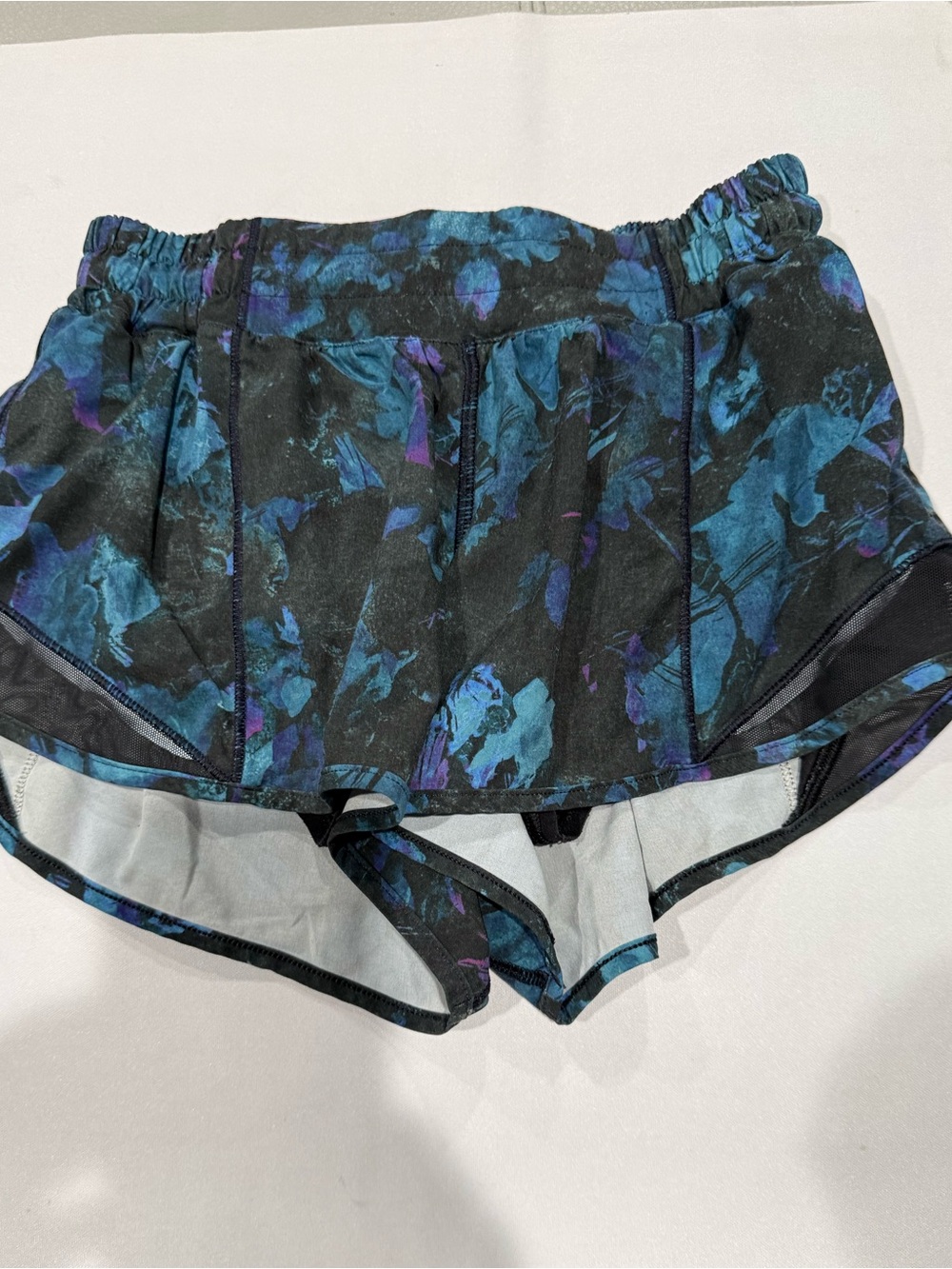 lululemon Hotty Hot Short 2.5” - Size 4 regular